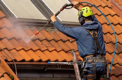 Démoussage et hydrofuge de toiture au Hézo